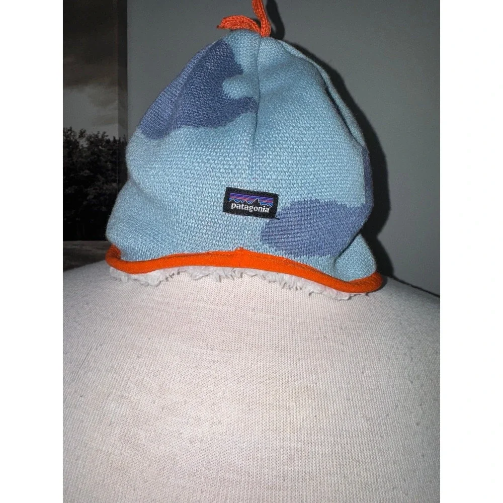 Patagonia Baby Reversible Beanie - Polar Bears Play Big Sky Blue baby size 12M